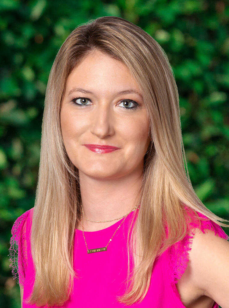 Amy Eybsen WEBSITE Standing