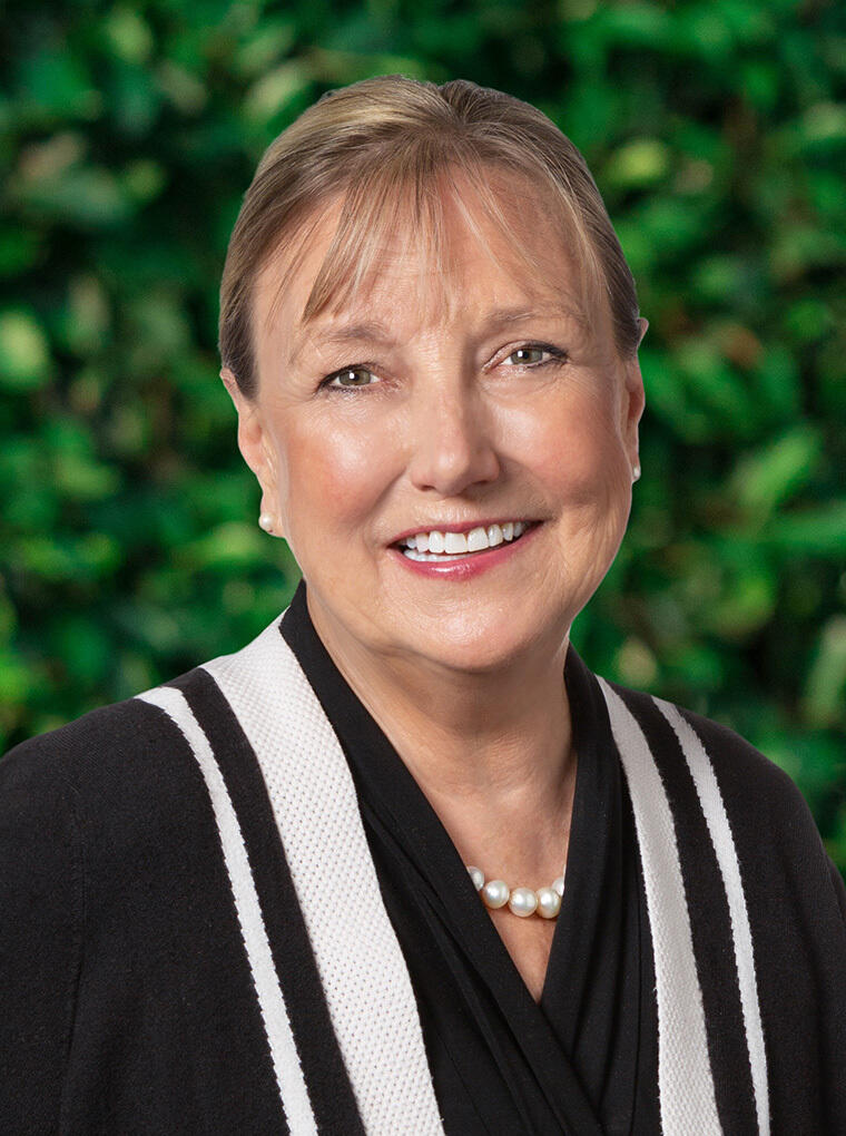Laurie Orlando WEBSITE Standing
